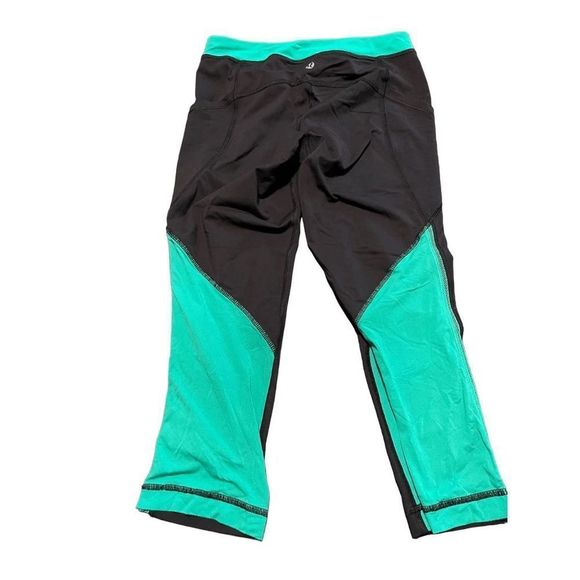 LULULEMON 19" Cropped Leggings *Black/Green* Size  Small - Picture 3 of 5